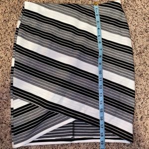 Super cute medium pencil skirt